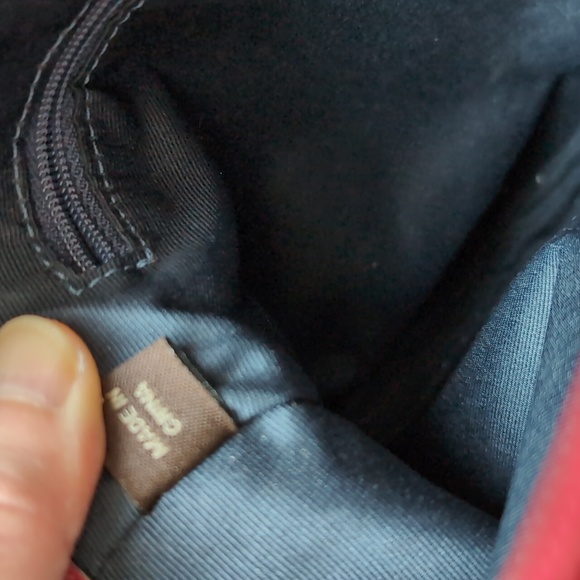 COACH PATENT CROSSBODY EUC - Picture 13 of 13